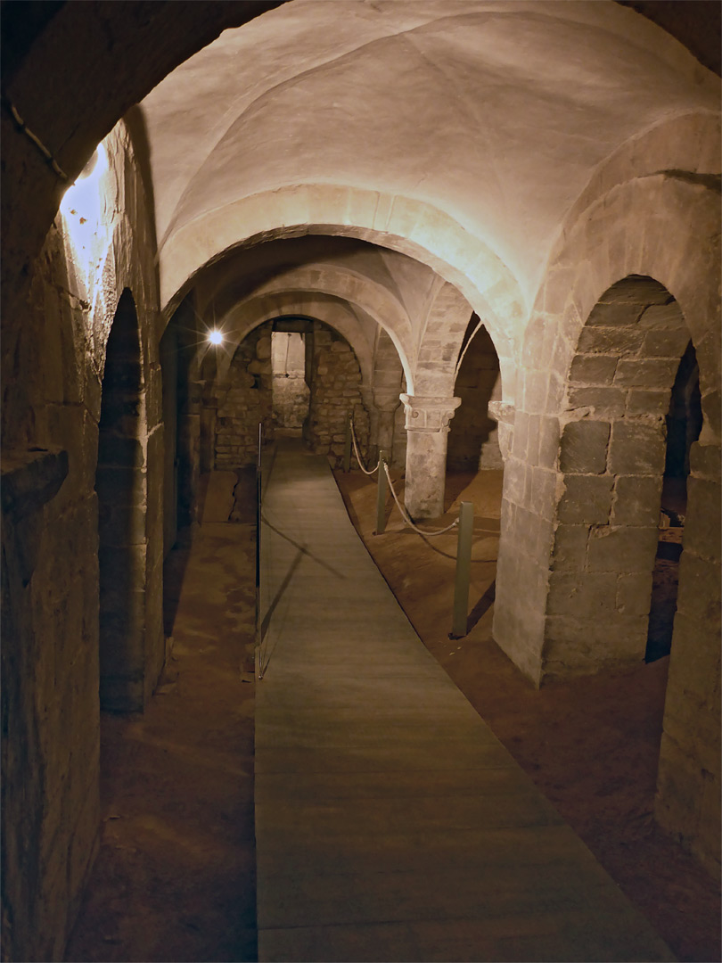 Passage in the crypt