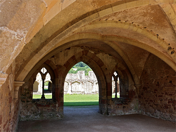 Vaulted ceiling, inside the chapter house