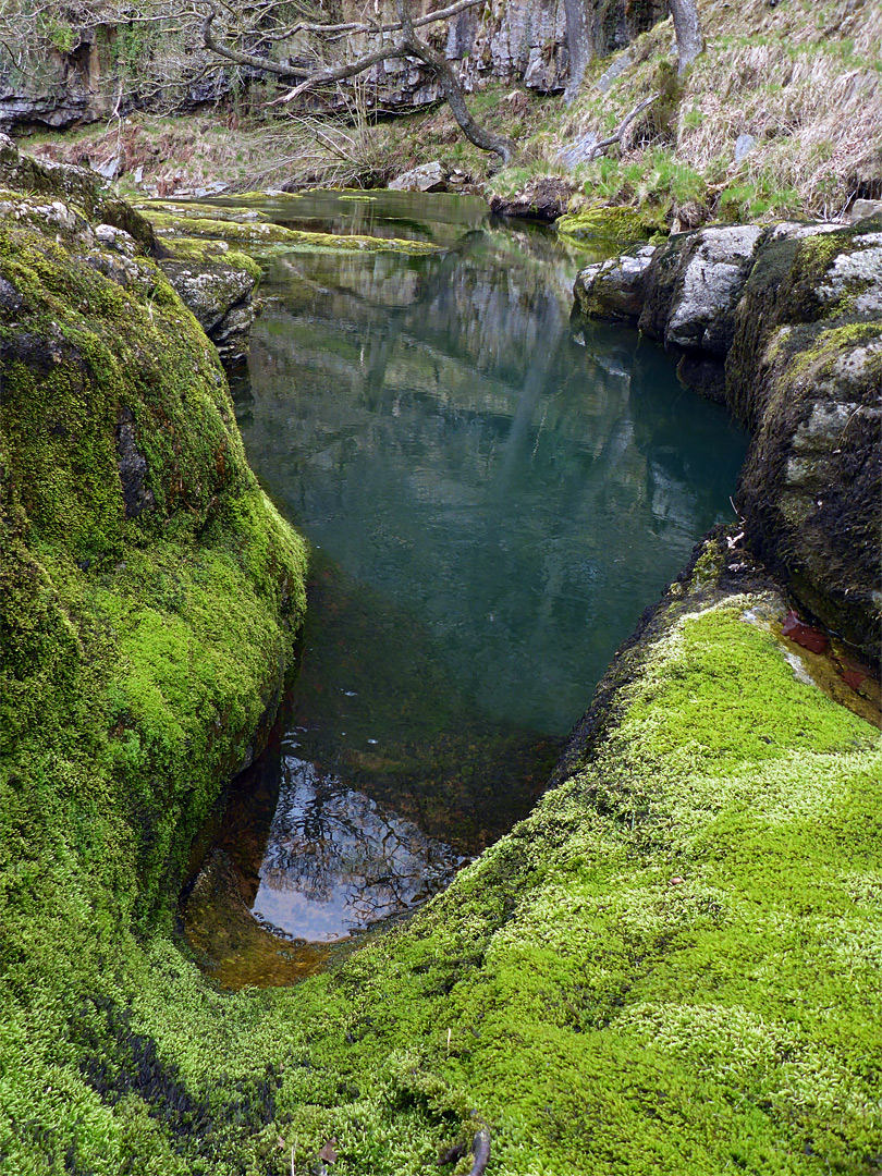 Deep pool