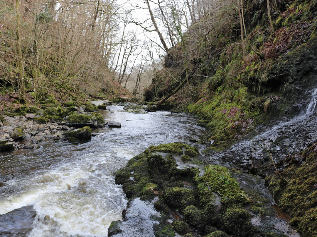 V-shaped gorge