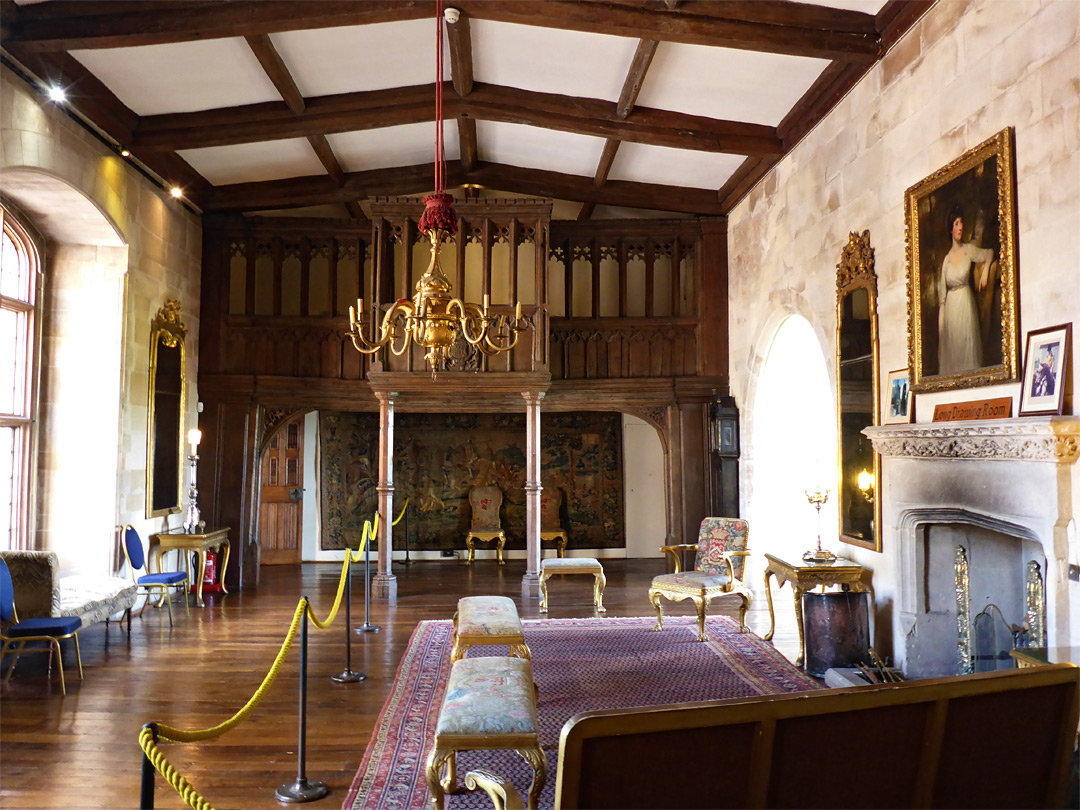 Long drawing room