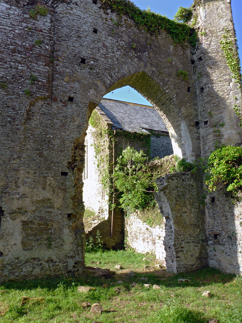 Nave arch