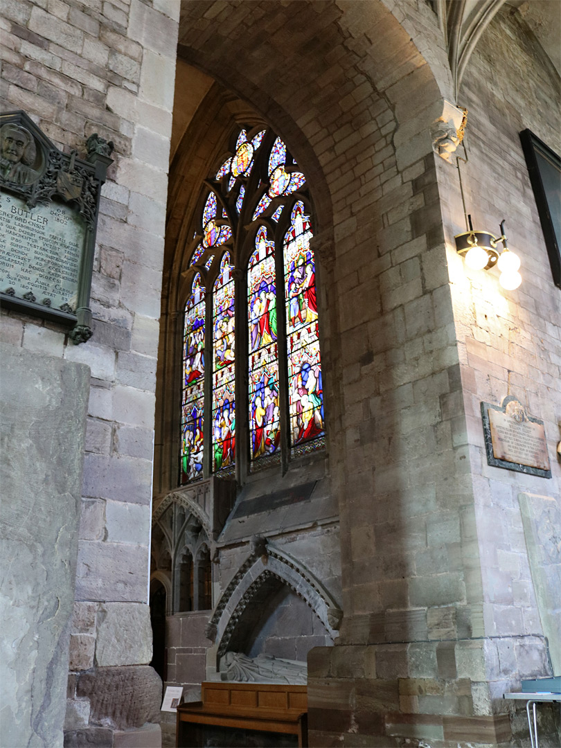 North choir aisle