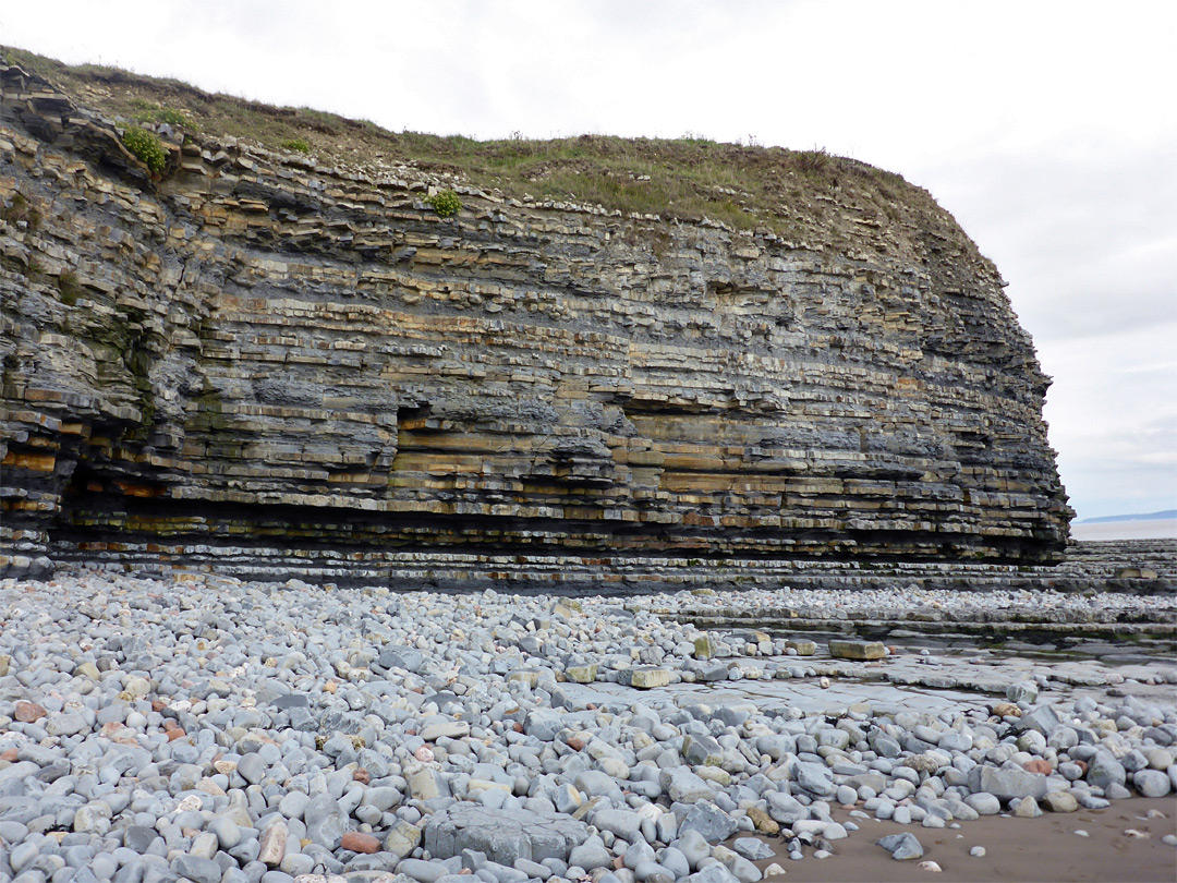 Cliffs and pebbles