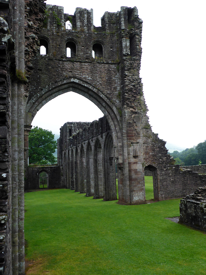 Nave arch