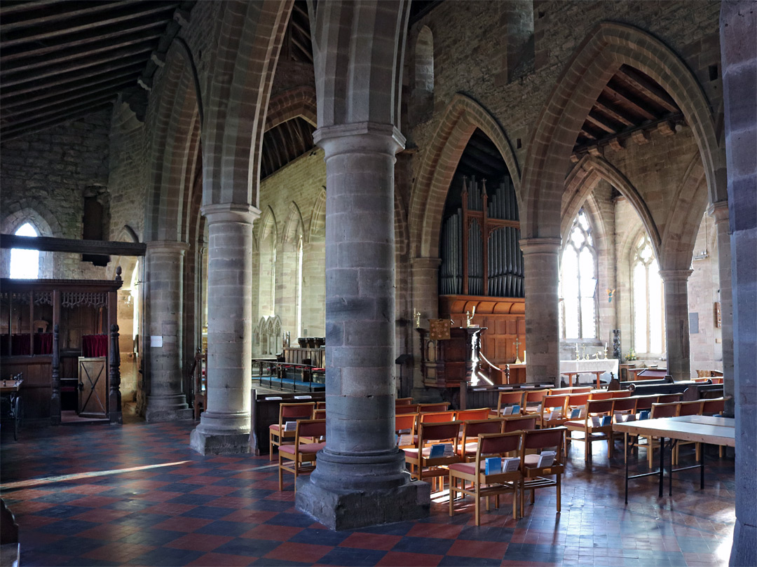 North aisle