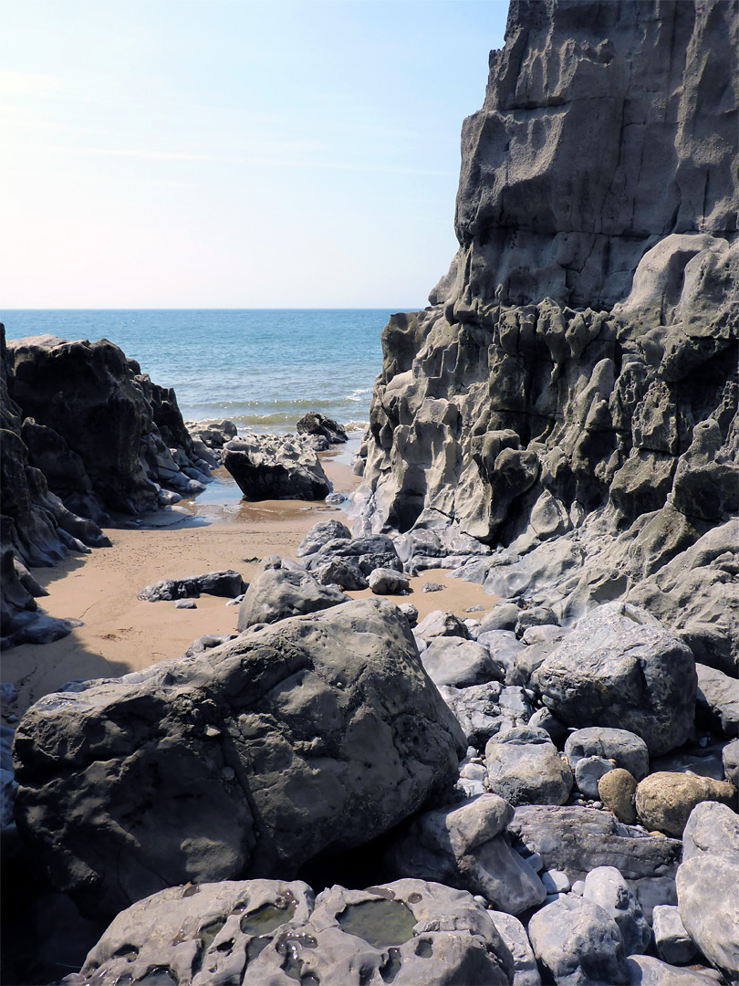 Cliffs and boulders