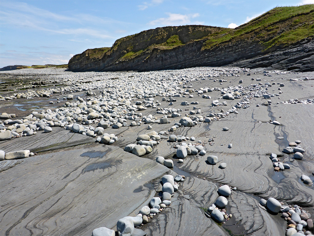 Pebbles on flat rocks