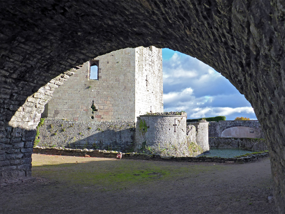 Bridge to the south gate