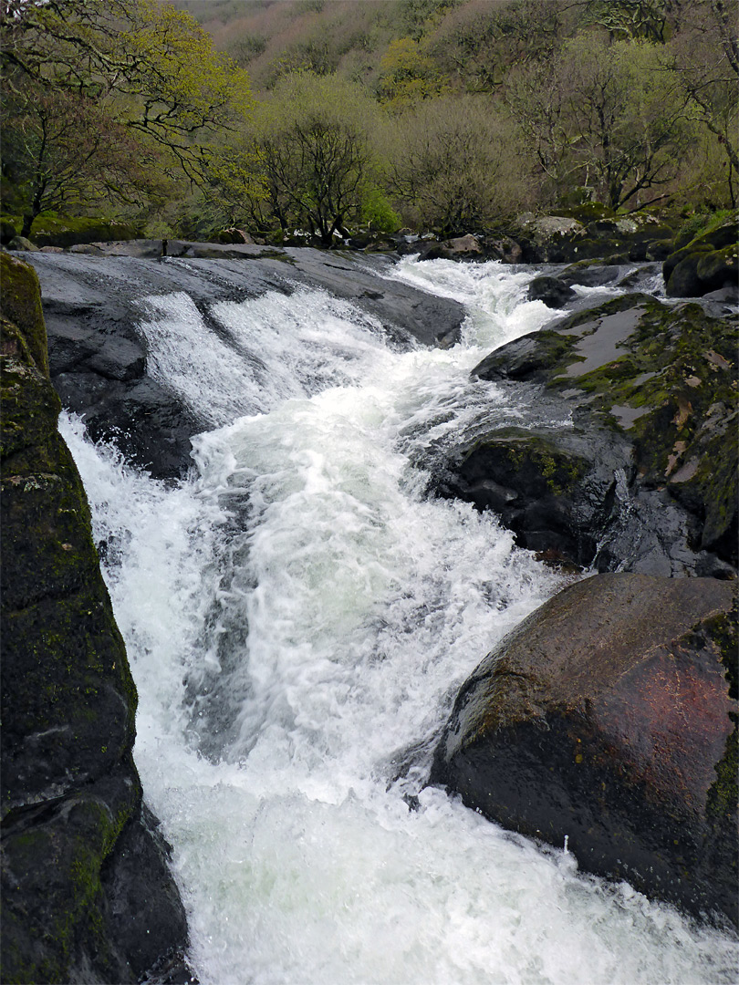 Narrow cascade