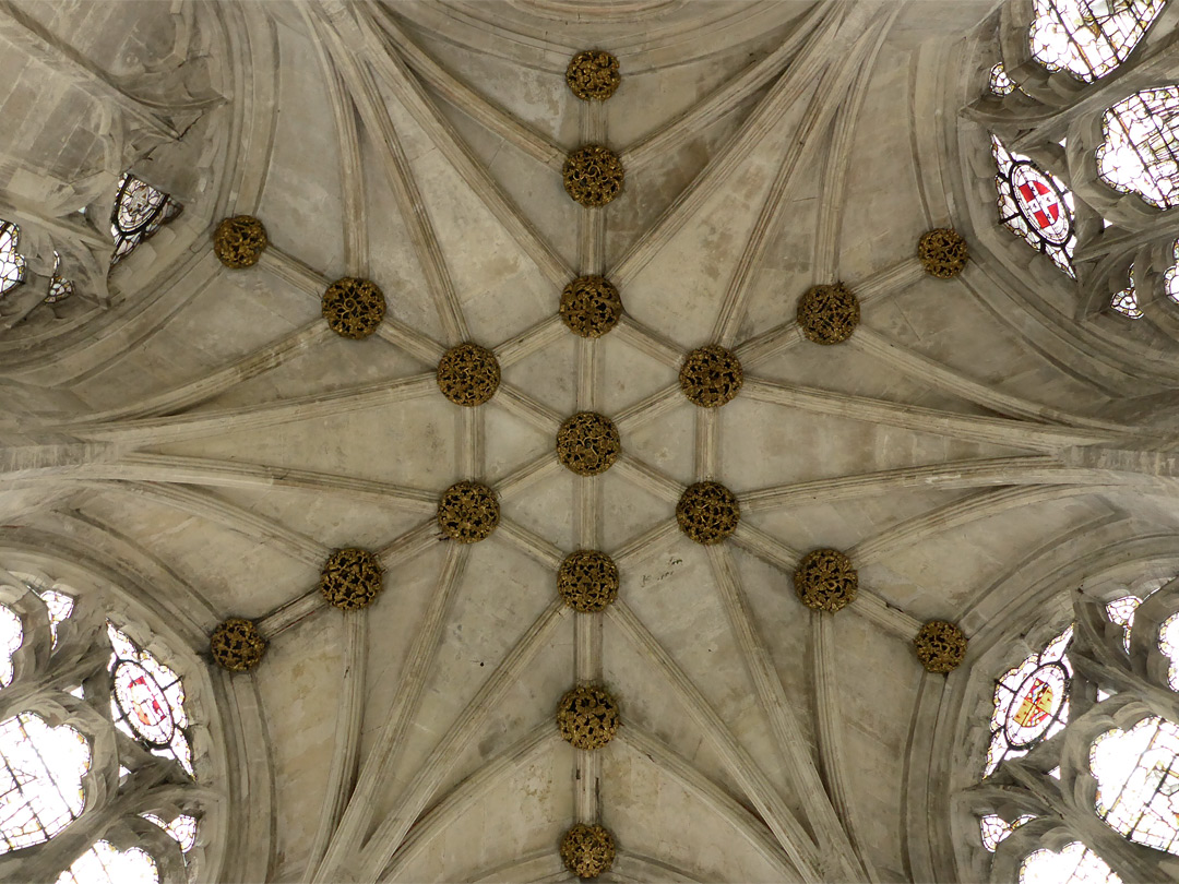 Hexagonal vaulting