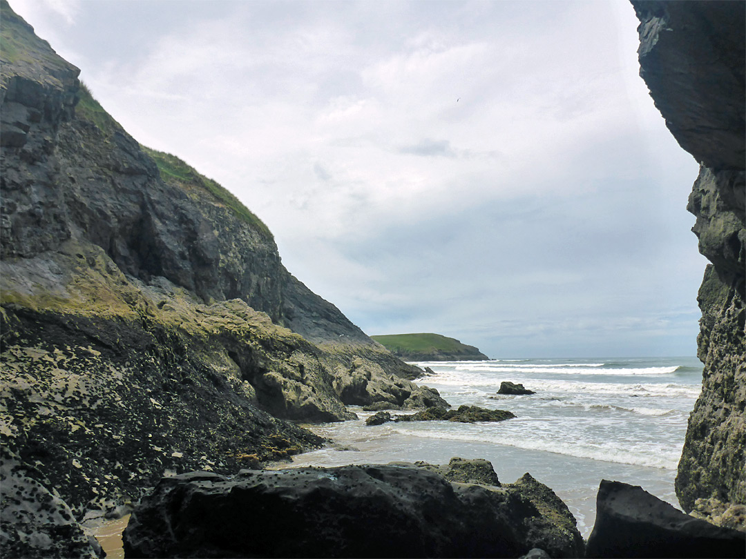 Cliffs west of Three Chimneys