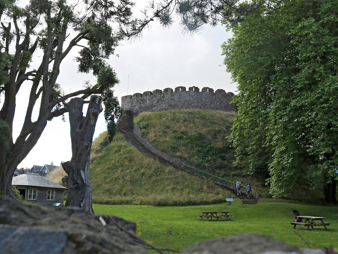 Steps to the keep