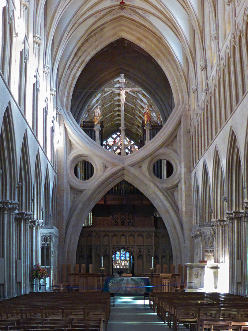 Scissor arches above the choir