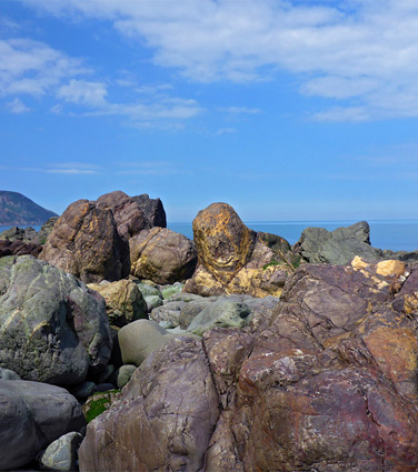 Rocks west of Glenthorne Beach