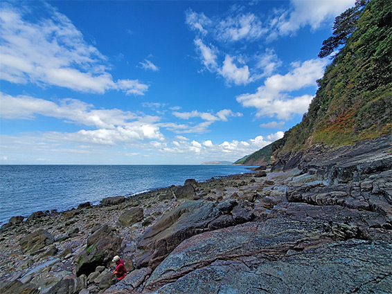 Sloping rocks west of Glenthorne Beach