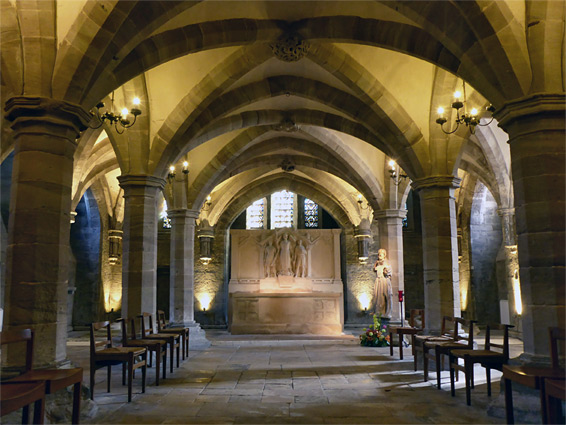 The central bay of the crypt