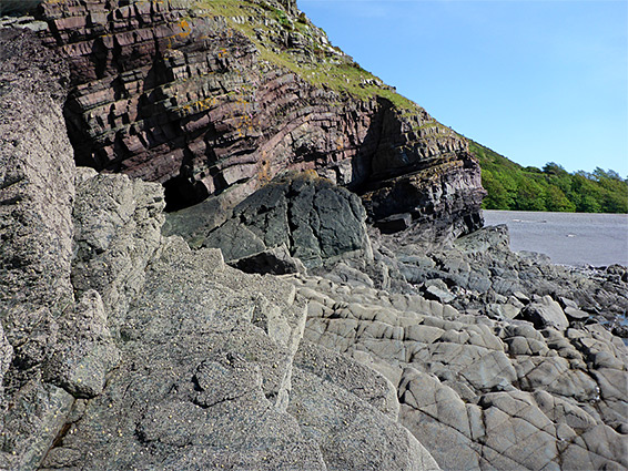 Twisted strata below Hurlstone Point