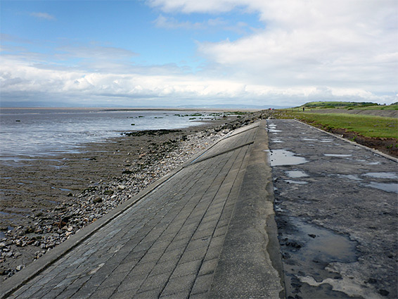 Sea wall near Kingston Pill