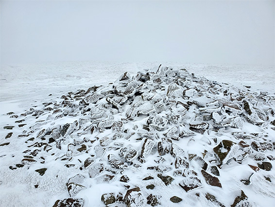 Summit cairn, Pen y Gadair Fawr