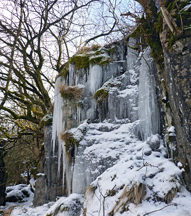 Cliff near Pistyll Crawnon