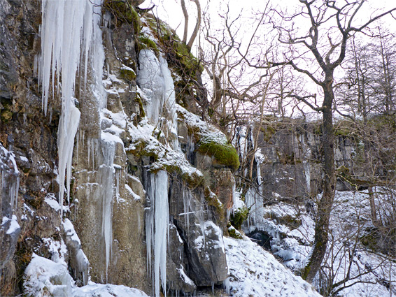 Cliffs near Pistyll Crawnon